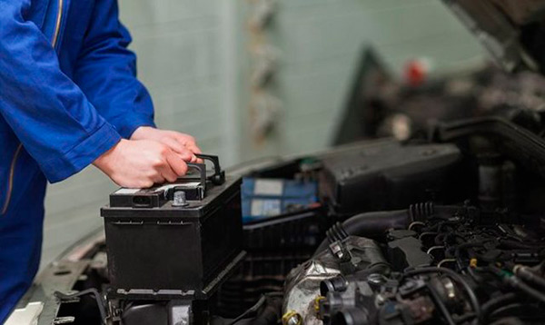 Как правильно снять и установить аккумулятор на автомобиль