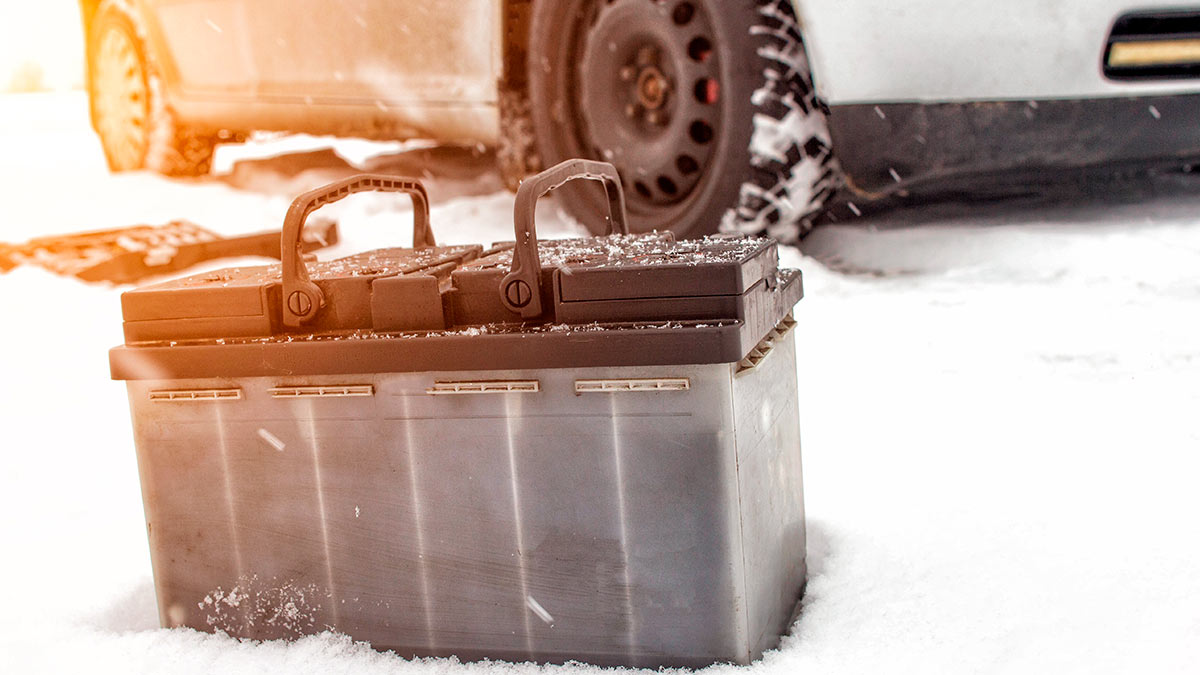 Аккумулятор замёрз зимой: признаки, последствия, спасение